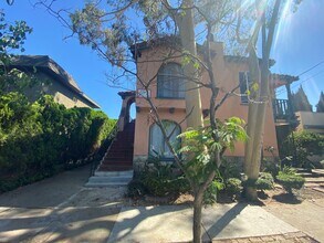 2124-2130 E Florida Street in Long Beach, CA - Foto de edificio - Building Photo