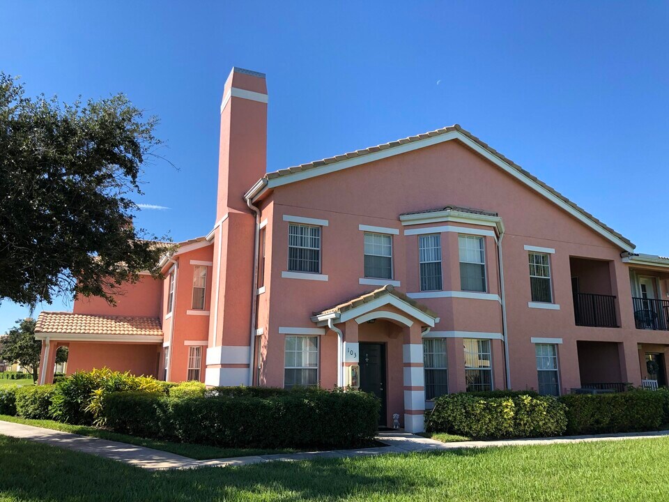 126 SW Peacock Blvd-Unit -14-202 in Port St. Lucie, FL - Building Photo