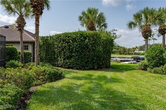 8754 Hideaway Harbor Ct in Naples, FL - Foto de edificio - Building Photo
