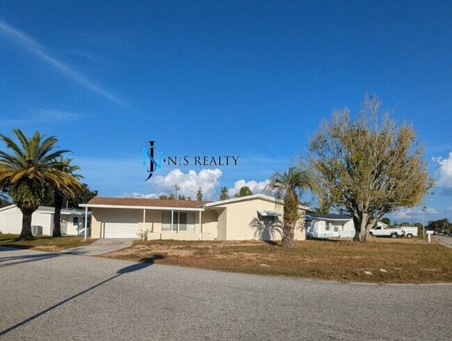 3244 Winder Dr in Holiday, FL - Building Photo - Building Photo