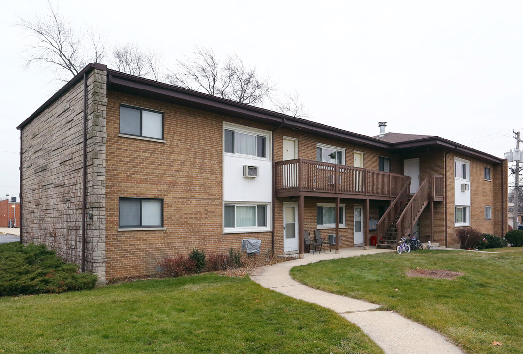 605 Park Plz in Glen Ellyn, IL - Building Photo