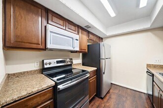 2818 S Bartell Dr, Unit 4 in Houston, TX - Building Photo - Building Photo