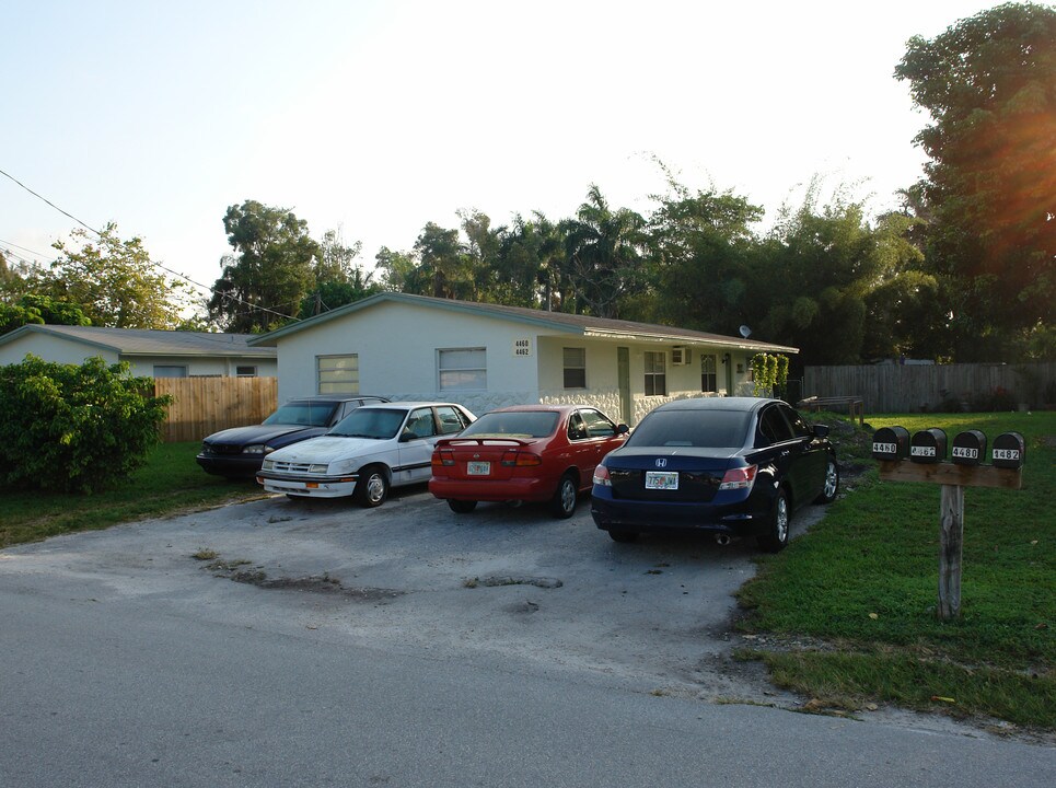 4460-4482 S 33rd Ave in Fort Lauderdale, FL - Foto de edificio