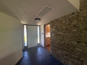 2511 Larkspur Ln in Sacramento, CA - Building Photo - Building Photo