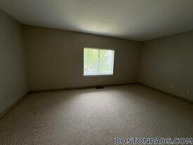 146 N Beacon St, Unit B3 in Boston, MA - Building Photo