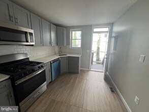 834 N Washington St in Baltimore, MD - Building Photo - Building Photo