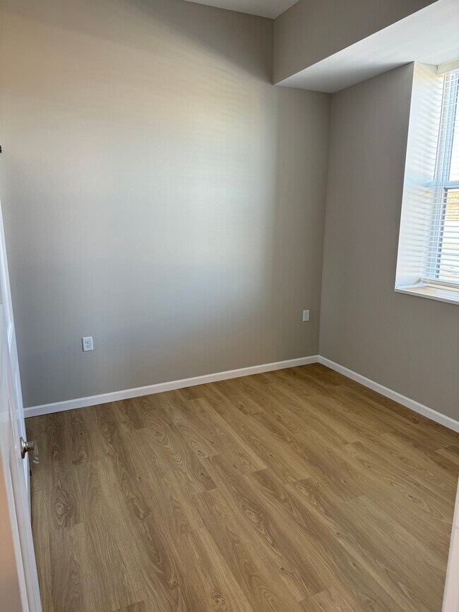 712 12th St, Unit 1 in Belle Plaine, IA - Foto de edificio - Building Photo