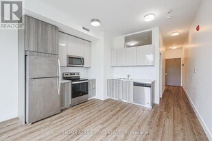 3020 Dundas St W in Toronto, ON - Building Photo
