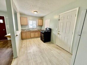 240 E Howry Ave in DeLand, FL - Building Photo - Building Photo