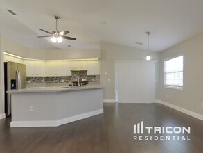 3598 N Biscayne Dr in North Port, FL - Building Photo - Building Photo