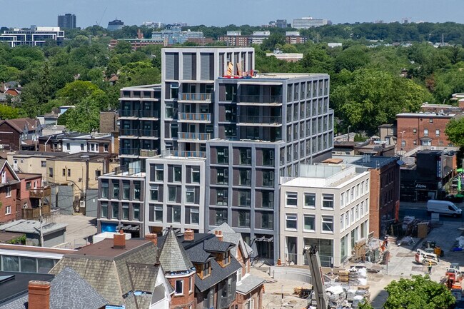 591 Bloor St W in Toronto, ON - Building Photo - Building Photo