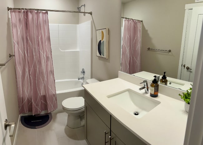 15423 Admiralty Way in Lynnwood, WA - Building Photo - Building Photo