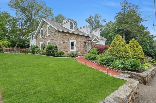 46 Griffen Ave in Scarsdale, NY - Building Photo - Building Photo