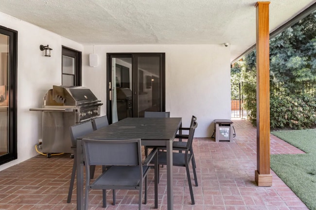 17133 Adlon Rd in Los Angeles, CA - Building Photo - Building Photo