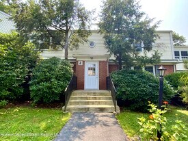 2 Huguenot St in New Paltz, NY - Building Photo