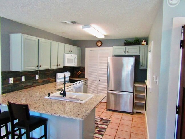 property at 31 Hunters Creek Dr