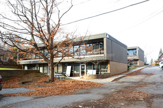 761 W Michigan Ave in Jackson, MI - Foto de edificio - Building Photo
