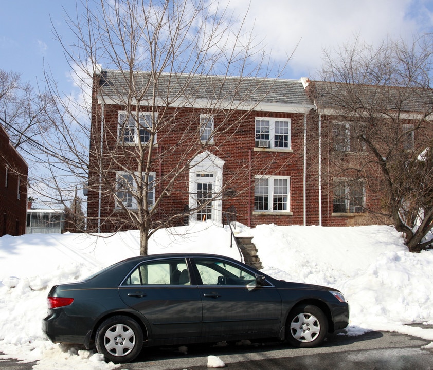 2208 40th St NW in Washington, DC - Building Photo