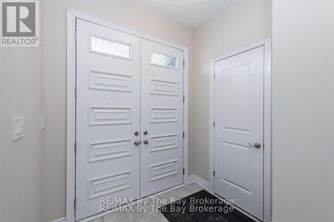 3 Periwinkle Rd in Springwater, ON - Building Photo - Building Photo