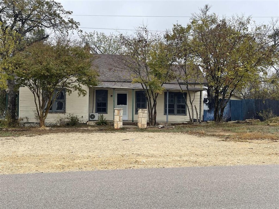 300 N Gabriel St in Leander, TX - Building Photo