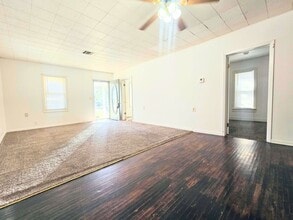 1136 E 7th Ave in Hutchinson, KS - Building Photo - Building Photo
