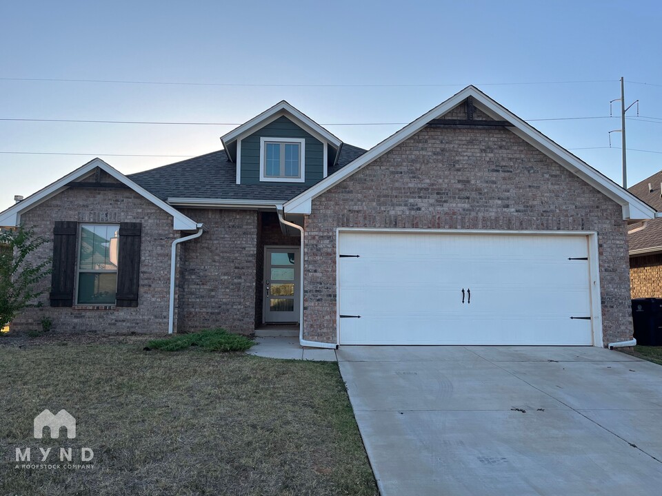 8905 Poppey Pl in Yukon, OK - Building Photo