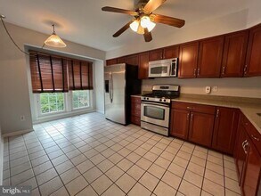 12002 Lisa Marie Ct in Fairfax, VA - Building Photo - Building Photo