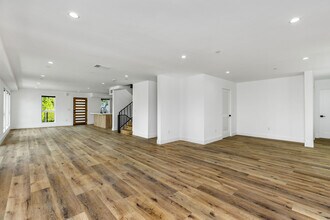 571 N Mariposa Ave in Los Angeles, CA - Building Photo - Building Photo