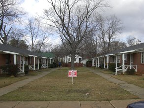 Oakwood Apartments in Birmingham, AL - Building Photo - Building Photo