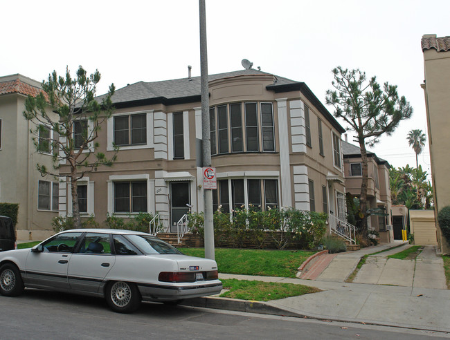 626 N Genesee Ave in Los Angeles, CA - Building Photo - Building Photo