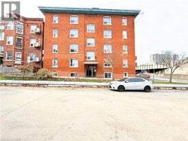 120 Charles St in Hamilton, ON - Building Photo