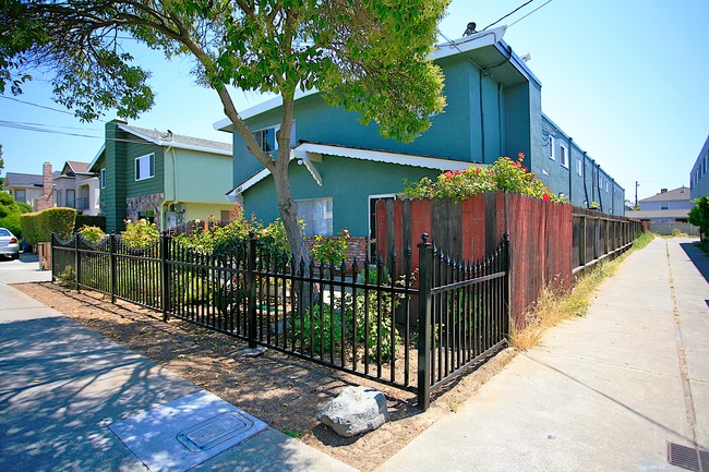 1160 Regent St in Alameda, CA - Foto de edificio - Building Photo