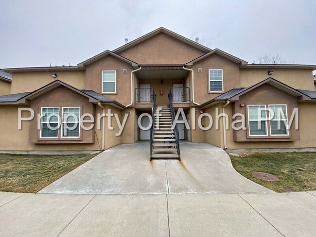 property at 1033 W Pine Ave