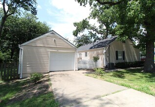 2701 W 75th Pl in Prairie Village, KS - Building Photo - Building Photo
