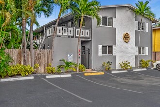 2881 N Oakland Forest Dr, Unit 212 in Oakland Park, FL - Foto de edificio - Building Photo