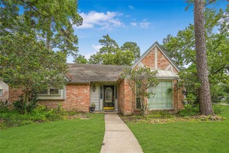 1927 Maple Lakes Dr in Humble, TX - Building Photo - Building Photo