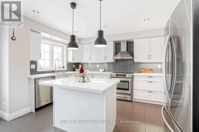 15 Vanhorne Cl in Brampton, ON - Building Photo - Building Photo