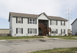 Pinewood Apartments in Gardner, KS - Building Photo - Building Photo