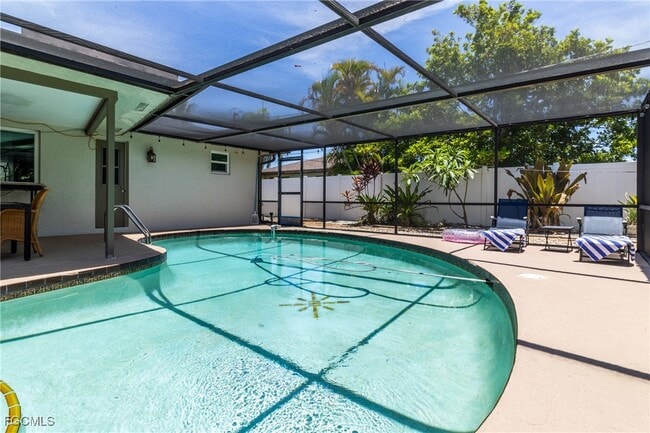 542 SE 33rd Terrace in Cape Coral, FL - Building Photo - Building Photo
