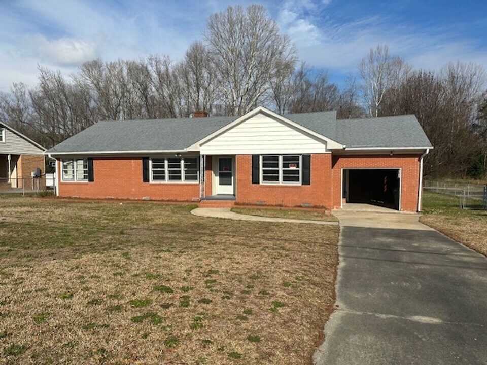 422 Darby Ave in Kinston, NC - Building Photo