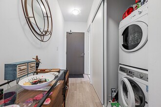 501 St Clair Ave W in Toronto, ON - Building Photo - Building Photo