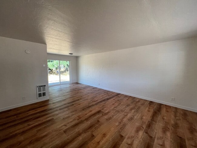 4036 Southway Loop in Springfield, OR - Building Photo - Building Photo