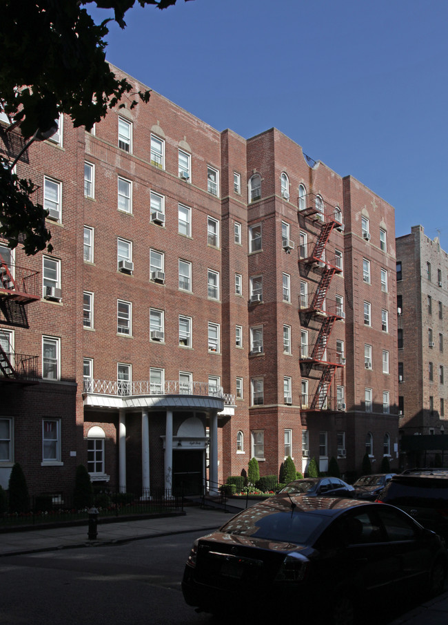 820 E 10th St in Brooklyn, NY - Building Photo - Building Photo