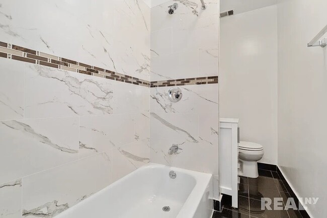 90 Bank St in New York, NY - Building Photo - Building Photo