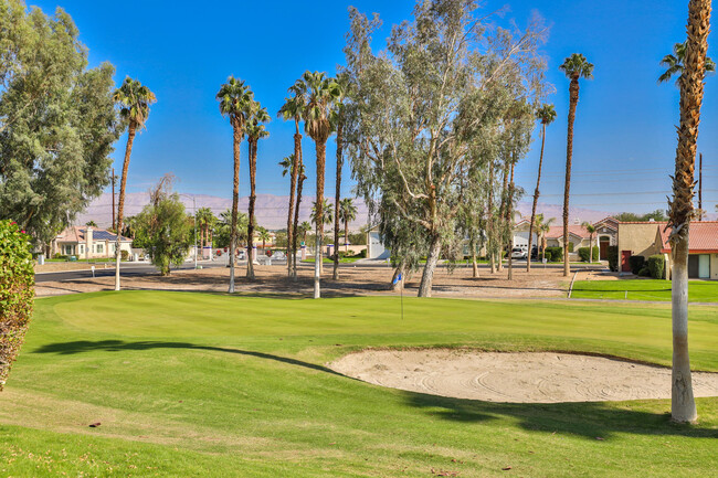 49058 Wayne St in Indio, CA - Foto de edificio - Building Photo