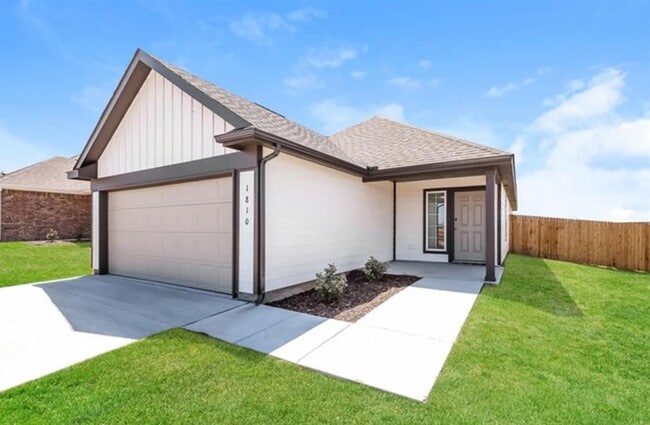 1810 Crimson Lake Blvd in El Reno, OK - Building Photo - Building Photo