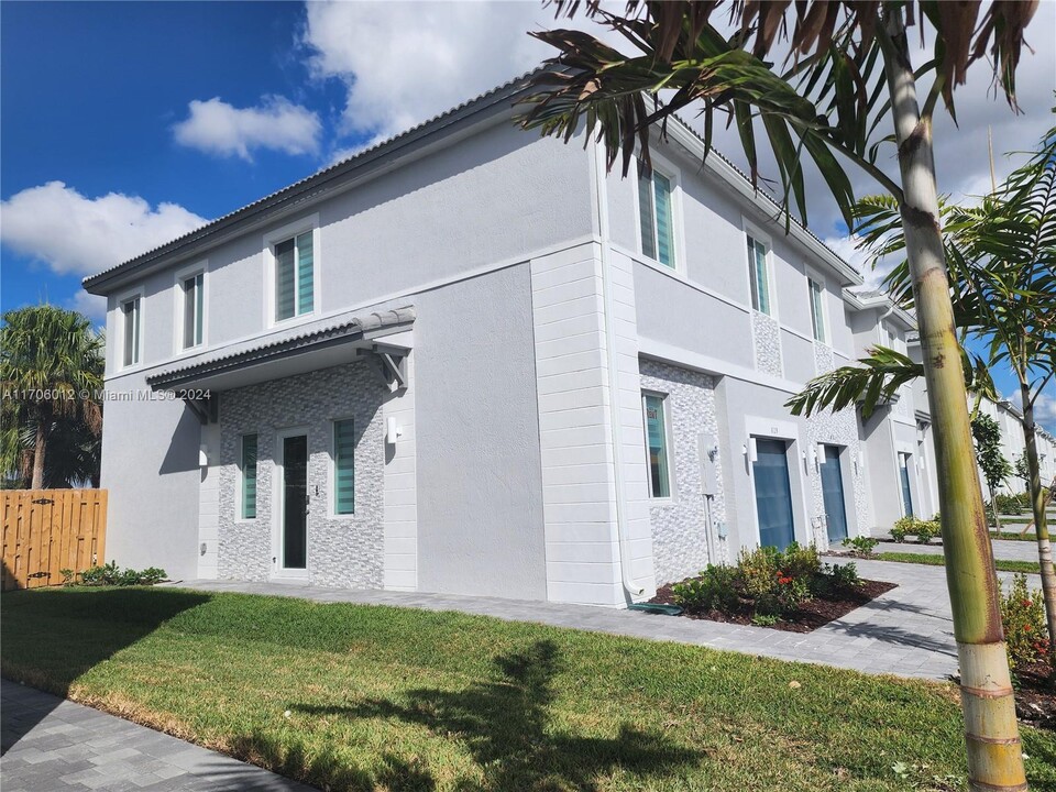 629 SE 13th St Cir in Homestead, FL - Building Photo