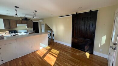 113 Woodrow Ave, Unit B in Asheville, NC - Building Photo - Building Photo