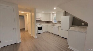 156 Hoover Ave in Kenmore, NY - Building Photo - Building Photo