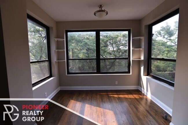 706 W Buckingham Pl, Unit 700 West Grace 710-2 in Chicago, IL - Building Photo - Building Photo